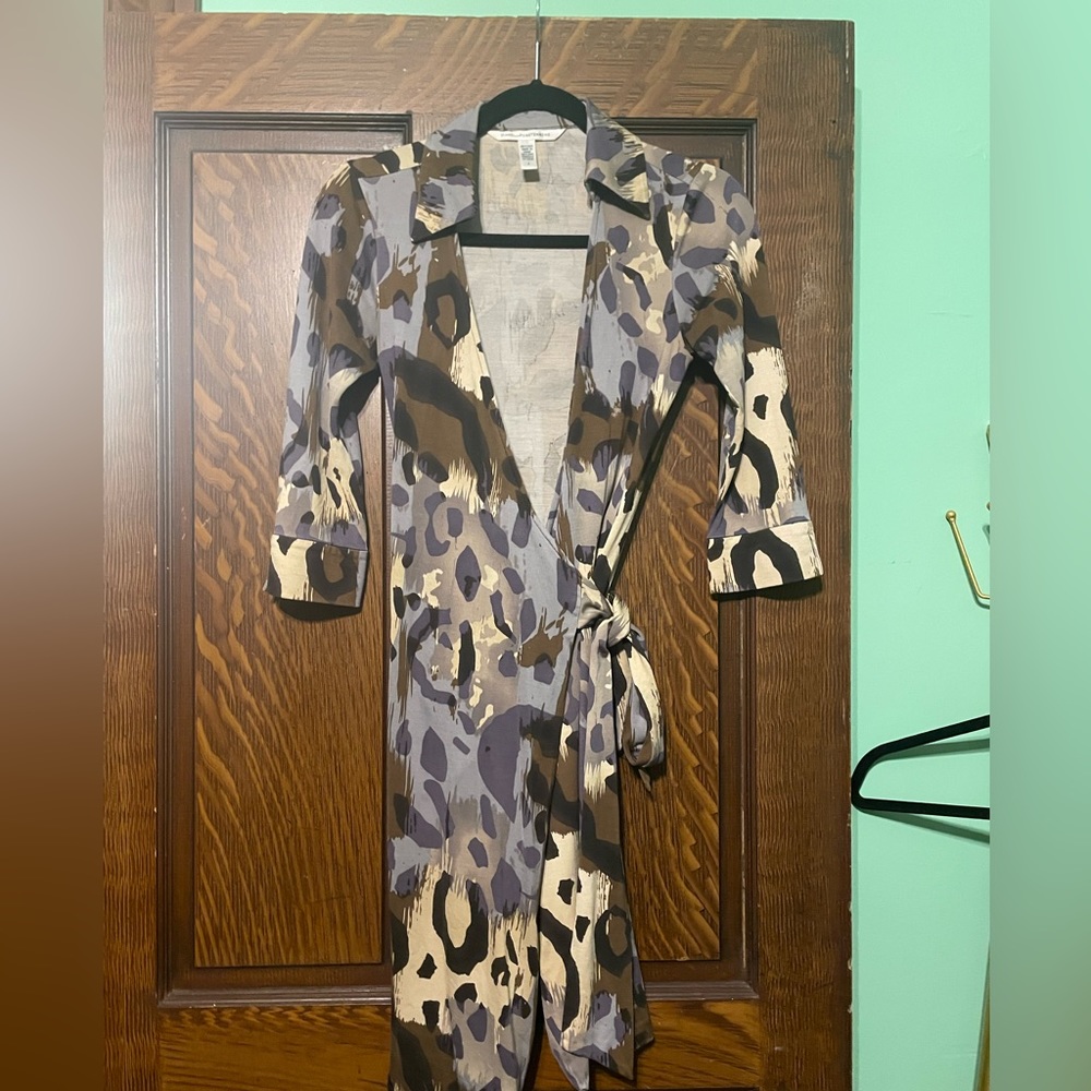 Diane Von Furstenberg DVF silk wrap dress size 2